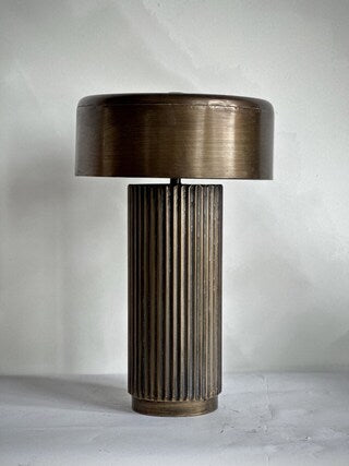 Bordlampe i antik messing