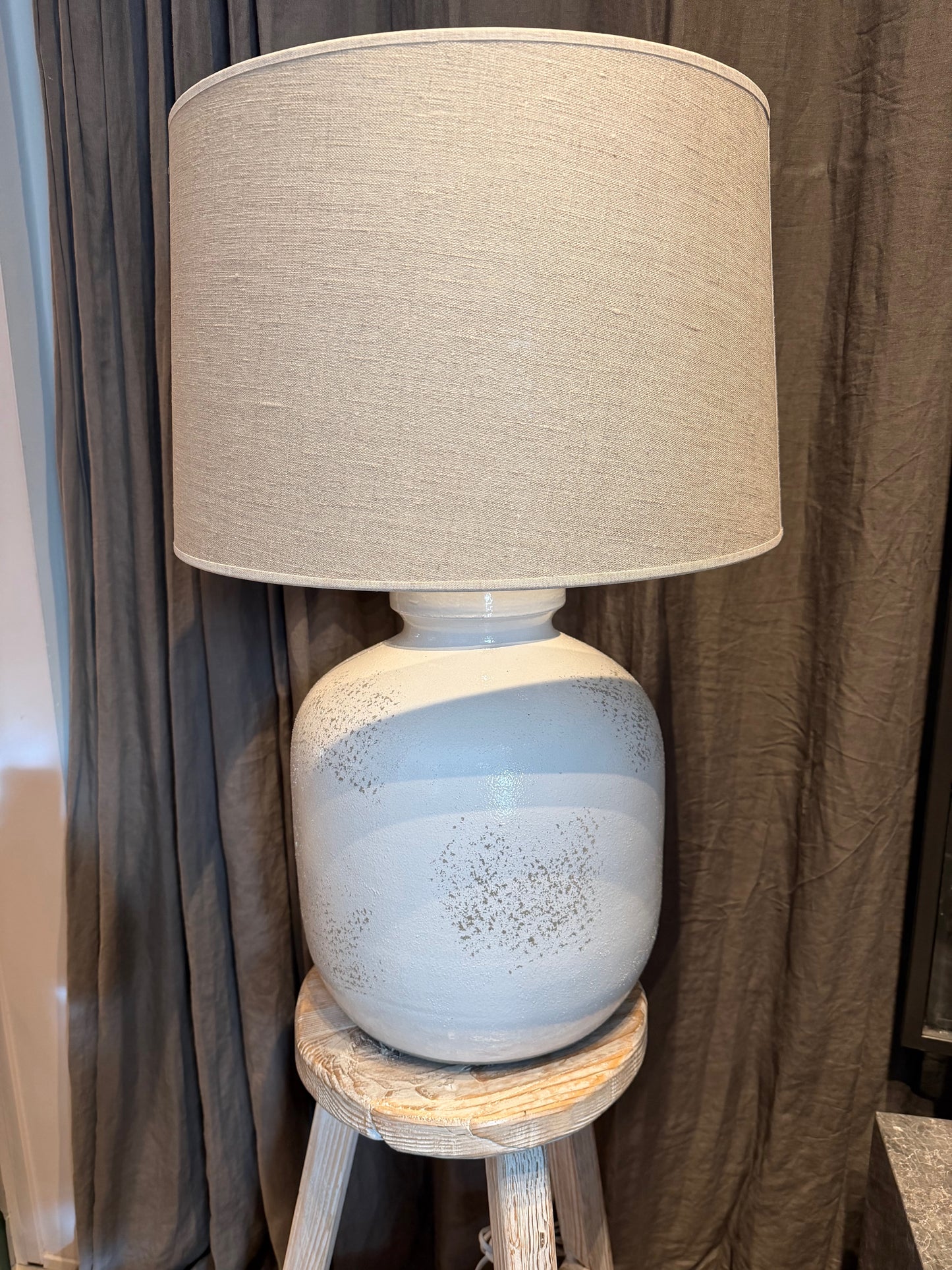 Hvid keramiklampe