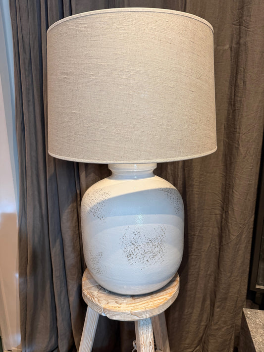 Hvid keramiklampe