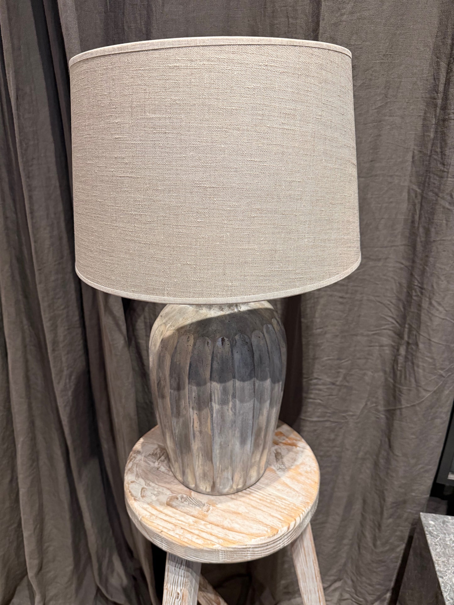 Grå stenlampe